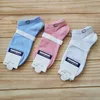 Attraktiva klassiska brev strumpor Män Kvinnor Sock Tofflor Sport Anklet Design Hosiery Girls New Ship Socks Summer Short Sneaker Strumpor