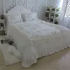 ébouriffé blanc couvre-lit