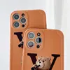 Modedesigners telefonfodral iPhone 13 Pro Max mobiltelefonomslag Luxurys Letter Bear Phone Case för 12 11 XR X XS 7 8 P Plus 211228853792