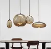 Modern LED Pendant Lights Smidesjärn Glas Rund Boll Brass Stång Kök Hängande Lampor Vardagsrum Cafe Nordic Light Fixtures