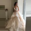 Ny ankomst Champagne Bröllopsklänningar Strand Spaghetti Lace Appliques Sweep Train Dubai Bridal Gowns Custom Made Plus Size Robe de Mariée