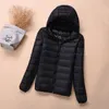 Kvinnors Down Parkas Vinter Plus Storlek 3xl Kvinnor Jackor Kort Ultra Lätt Duck Coat Hooded Puffer Jacka Höst OuterWear RH1407