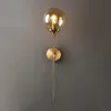 Lampa Ścienna Nowoczesne LED Szklane Kulka Oprawa Nordic Golden Bedside Salon Room Korytarz Dekoracji Home Kinkiet Oświetlenie Lights