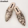 Aneikeh nya sommarlägenheter mules lady sandaler tofflor leopard print glid på spetsiga tå kvinnor mulor utomhus slipper skor glider x1020