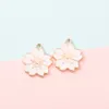 Bricolage en gros fleur de cerisier alliage décoration pendentif accessoires multi-couleurs élastique boucles d'oreilles porte-cintre