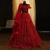Charmante rote zweiteilige Ballkleider Saudi-Arabien, Flügelärmel, Pailletten, A-Linie-Abendkleider mit Federn, Robe De Soiree