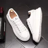 Mode Andningsbar Casual Dress Bröllop Skor Klassisk Vår Höst Vit Mäns Läder Flat Luxury Designer Lätt Lätt Lätt Snörning Male Sneakers