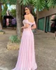 Off Shoulder High Split lange prom-jurken met plooien sweep trian chiffon formele avond feestjurken