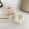 Length 7 CM Bright Face Hollow Out Flower Hair Clamps Girls Three-dimensional Plastic Flowers Claw Clips European Women Scrunchies Ponytail Hairpins Accessories