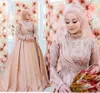 Mode muslim spets en linje bröllopsklänningar hög nacke pärlstav långa ärmar appliqued brudklänningar sopa tåg satin robe de mariée