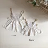 Föräldrars barns vår / sommar baby bodysuit mors lilla blommiga klänning flicka kläder tvilling 210515