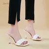 Pantofole Elegante tessuto con tacchi alti Scarpe da festa per donna Nuove signore estive Sandali sexy Infradito bianco di lusso 220308