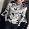 T-shirt flanela Winter Men High Collar Pullover Moda Gazeta Print Slim T-Shirt Długi Sleever Velvet Casual Bloting Koszula