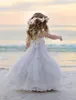 Vintage Flower Girl Wedding Dresses Halter Princess Kids Birthday Party Gowns Unik Design 3d Handgjorda Blommor Snörning Tjejer Pagant Klänning