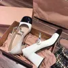 Chaussures à talons hauts épais rétro français pour femmes, chaussures à perles légères assorties, couleur assortie, 2022