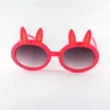 2021 Härliga barn Djurdesigner Solglasögon Runda kaninram med UV400 Skyddslinser Söt pojkar och flickor Glasögon