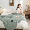 Mjuk flanellfilt för sängar Solid Color Coral Fleece Faux Fur Plush Throw Single Double Bed Winter Bed Bread Filt 201113