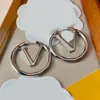 2022 Designer Pendant Earrings Big Circle For Women Hoop Silver Earring Luxurys Designers Letter V Stud Earrings Gift D2202112Z