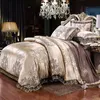 Czteroczęściowe luksusowe europejskie zestawy pościeli Królewska szlachta jedwabna koronkowa kołdra kołdra poduszka podwójna okładka marki łóżka kołdry sceny