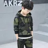 Set di abiti da adolescente set per bambini tracce di tuta camuffato con cappuccio con cappuccio per pantaloni per bambini abiti per ragazzi 4 6 8 9 10 12 14 anni Y1105