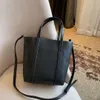 Högkvalitativ enfärgad bucket-väska för kvinnor enkel handväska i läder lyxig söt axelväska