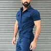 2022 Yaz Erkekler Rahat Katı Uzun Tulum Moda Kısa Kollu Turndown Tulum Tulum Bahar Erkek Retro Romper Streetwear G1222