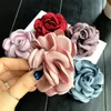 Spille Spille Coreano Tessuto di alta qualità Camelia Grande fiore Fase Abito a doppio uso Collare Spilla Ago Spilla per accessori donna Kirk22