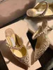 Kvinnor Sandaler Italien Lyxig Golden Glitter Crystal Pearl Strap Klänning Bridaler Skor Berömd Lady Pekade Toe High Heels Women's Party Evening Pumps