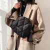 HBP 2022 Borse da donna Borsa a tracolla nera trapuntata in nylon spaziosa Lady Tendenze invernali carine Borsa a tracolla portatile Zippy essenziale per smartphone essenziale