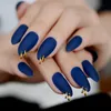 Unghie finte progettate mandorla blu intenso unghie medie decorazione anello in oro punte opache perforate pre-progettate Prud22