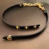 Filet de tir de rue européen et américain, collier de corde en cuir rouge noir, collier de lettres, collier court féminin, chaîne de clavicule personnalisée