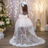 Hi-Lo Flower Girl Dress 2022 avec Big Bow High Low Princess Little Baby Girls Pageant Robes Puffy Infant Première Communion Anniversaire Fête Formelle Porter Dentelle Train