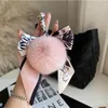 Gerçek Fox Kürk Ipek Eşarp Yay Topu POMS Anahtarlık Kadın Peluş Ponpon Anahtarlık Çanta Dekorasyon Emo Biblolar Takı Bebek Hediyeler