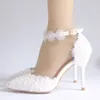 Tillbehör önskar Amazon White Lace Wedding Shoes A Word Strap Stiletto Heel pekade Toe Bridal Wedding Sandals 9cm Pumpar Bridal Weddi267f