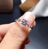 Moissanite Rings Color D VVS1 .GRA och CMA-certifikat. Svart kort 925silver enkel dam J0112