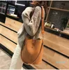 Kvinnor Bucket Shoulder Bag Stora Kapacitet Vintage Matte Läder Lady Handväska Lyxig designer Bolsos Mujer Fashion Messenger Bag 2022