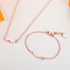 Luxury Pendant Necklace Flower Armband Fashion For Man Woman Rose Gold Halsband Bangles Högkvalitativa kvinnor Party Wedding Lovers Gifts Hip Hop Jewelry 44901S 01
