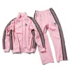 Mäns Tracksuits Höst Vinter Ny dag Trend Needles Co BRED Butterfly Broderi Ribbon Pink Men's and Women's Sportswear