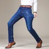 Mäns jeans driver huvudsakligen de fyra årstiderna av unga affärer rakt smala enkla stretchbyxor för män byxor