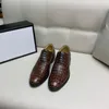 Mens Business Office Genuine Lederen Schoenen Gentleman Merk Bruiloft Bruin Bruin Schoenen Geweldige Ademend Desinger Jurk Schoenen