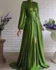 Real Picture Olive Green Prom Klänningar Hög krage Långärmad Front Split Aftonklänningar Flower Sleeve Red Carpet Runway Mode Billiga Klänning