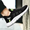 Высококачественные кроссовки для мужчин Дышащие сетки сверхлегкие кроссовки Черная спортивная спортивная обувь обучение
