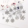 Os pingentes misturados dos encantos do floco de neve do Natal apto para o bracelete da colar Jóias que fazem a jóia artesanal de DIY Acessórios antigos da prata