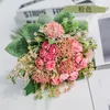 装飾的な花の花輪の人工絹のバラのプラスチック花芽バラの結婚式の車の装飾ブライダルフラワーポイングラフィーの背景ホームデココ