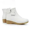 2020 جديدة شتاء أحذية النساء البيضاء جلد البقر الجلدية أحذية كبيرة الحجم كبير الراحة الدافئة في الكاحل أحذية أزياء ناعمة