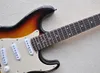 Tobak Sunburst 6 Stränger Elektrisk gitarr med SSS-pickup, vintage stil, rosewood fretboard, vit pickguard, kan anpassas