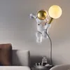 Астронавт Настольные светильники Смола Desk Lamp Nordic Спальня Легкая Украшение Дома Декор гостиной Декор Космический Человек