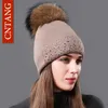 Cntang зимняя мода женские шляпы 100% енота меховые шансы женские теплые помпом, украшенные алмазными колпачками осень вязаная шляпа Y201024