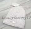 Versione corretta Cappello di lusso di marca P Cappello lavorato a maglia autunno e inverno da donna Cappello caldo da viaggio per il tempo libero all'aperto