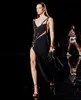 Yüksek Kalite Siyah Uzun Kollu Bir Omuz Açık Çatal Rayon Bandaj Elbise Kokteyl Parti Bodycon Elbise Y211227